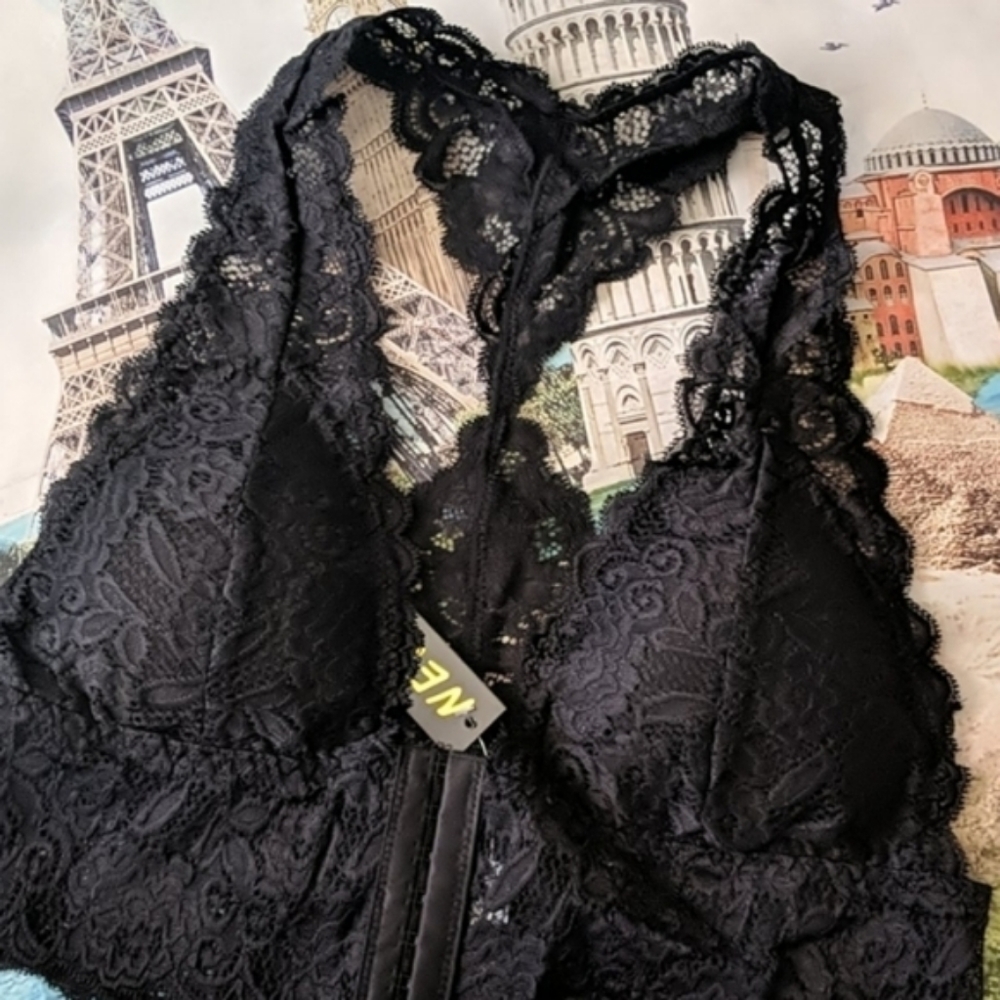 Black lace front close bralette - Picture 7 of 8